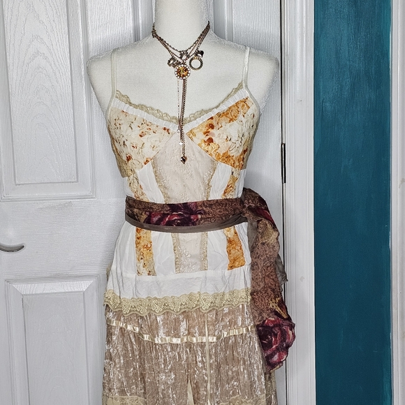 Floral Scarf Brown, red, green EUC - Picture 16 of 16